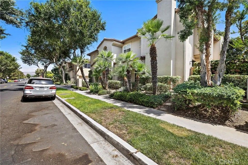 Photo of 82 Rosenblum, Irvine, CA 92602 (MLS # OC25271715)