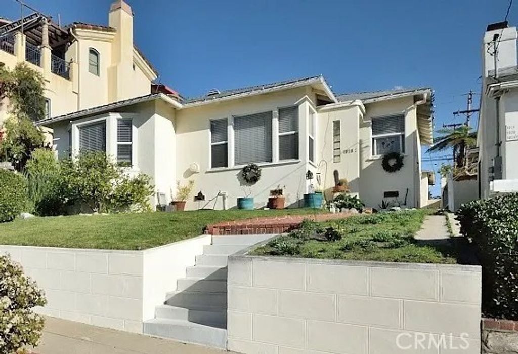 Photo of 1016 S Juanita Avenue, Redondo Beach, CA 90277 (MLS # SB26014984)