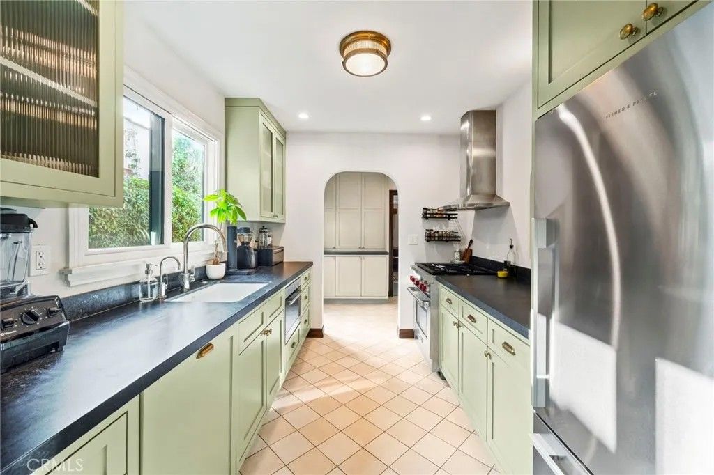 Photo of 1159 S Sierra Bonita Ave, Los Angeles, CA 90019 (MLS # BB25250126)