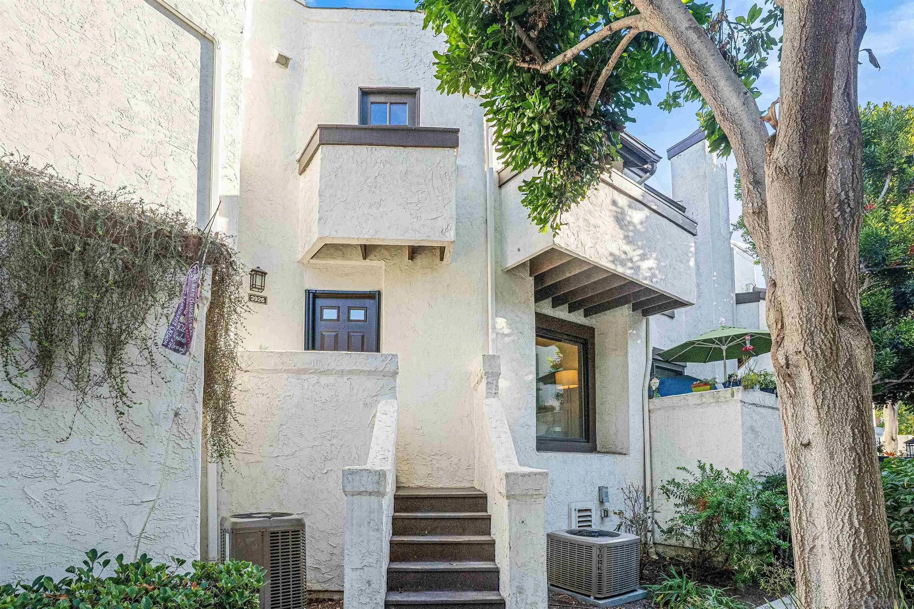 3926 Voltaire Street