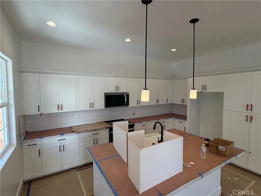 250 Memphis Belle Way