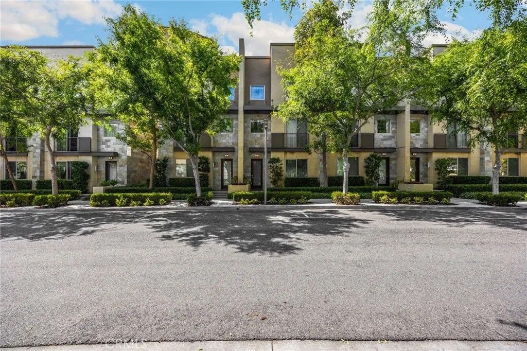 Photo of 19 Delancy, Irvine, CA 92612 (MLS # PW26096263)