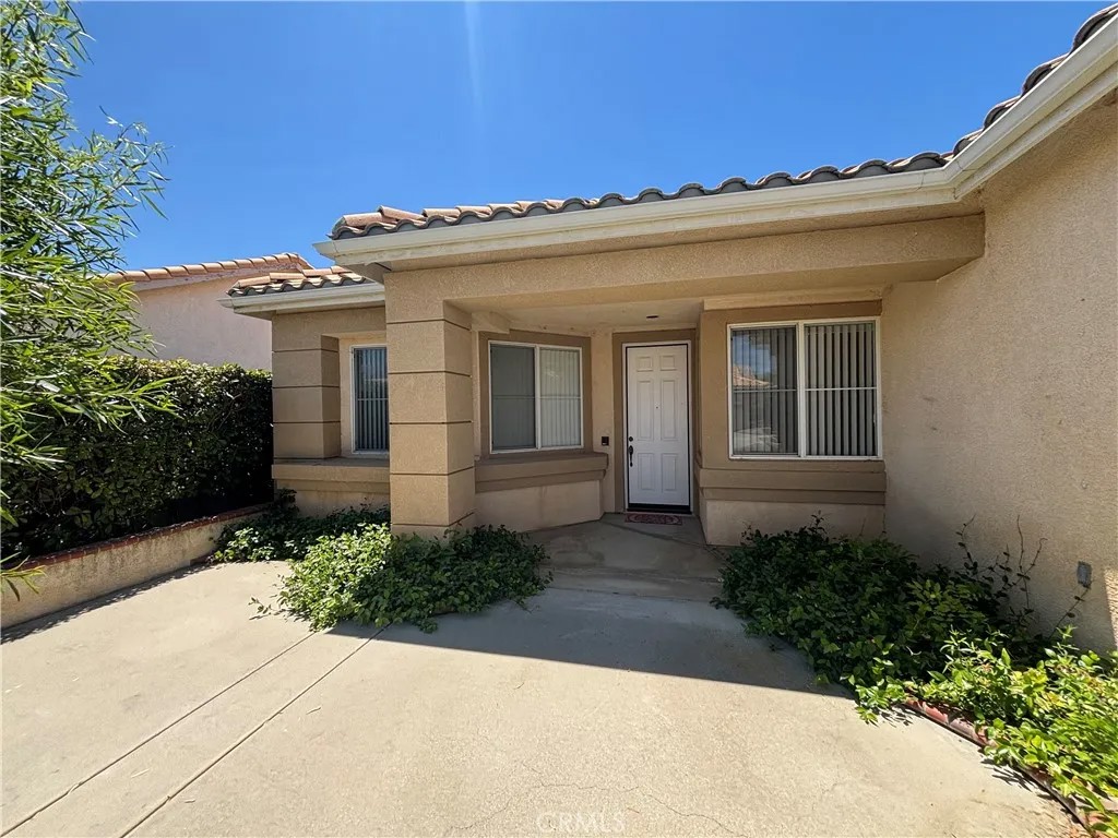 4913 Singing Hills