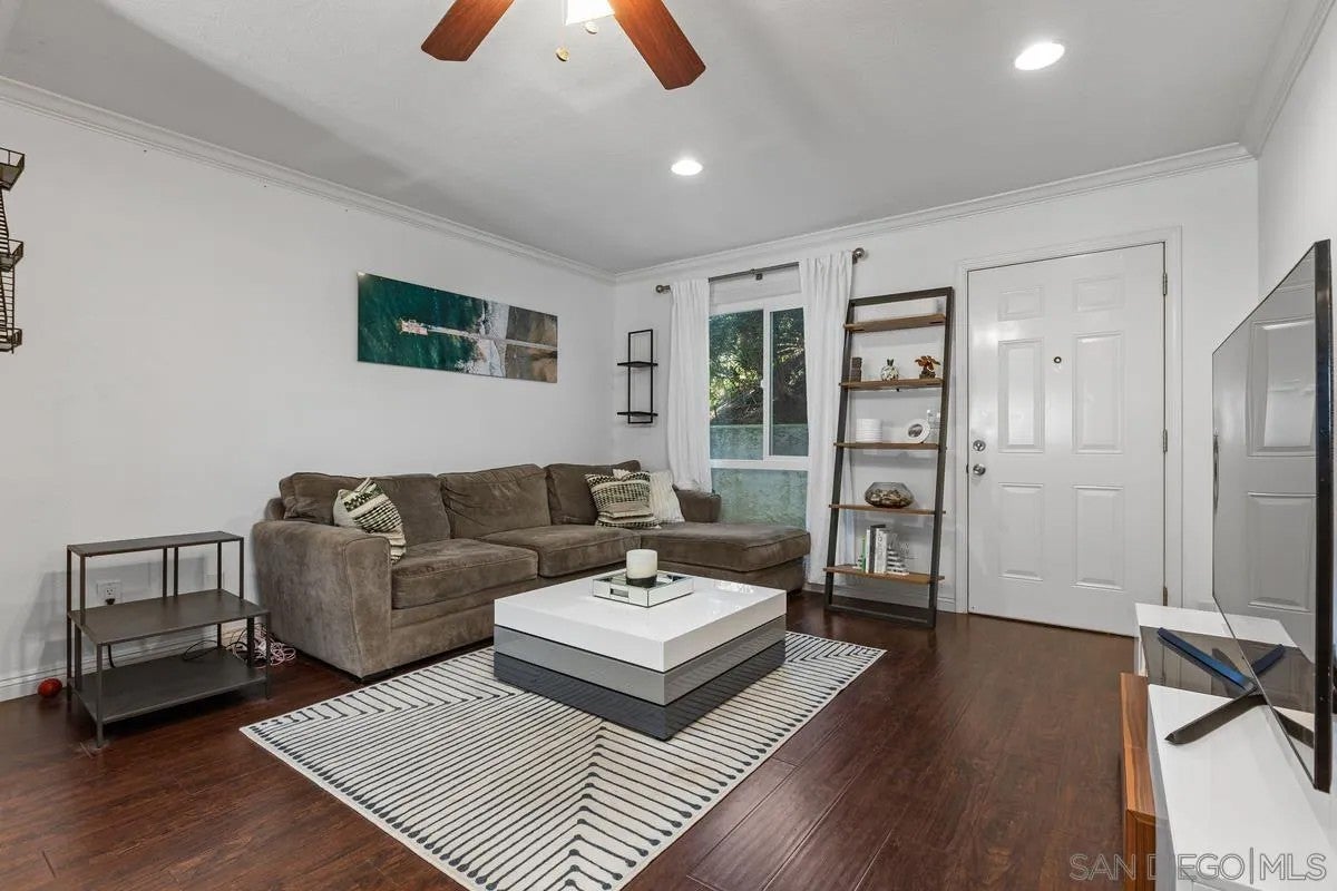 7856 Camino Glorita