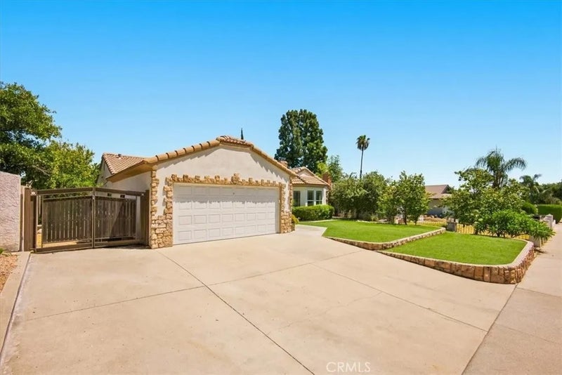 7865 Layton
