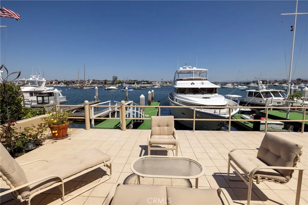 812 W Bay Ave