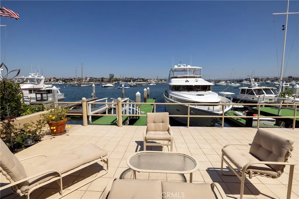 812 W Bay Ave