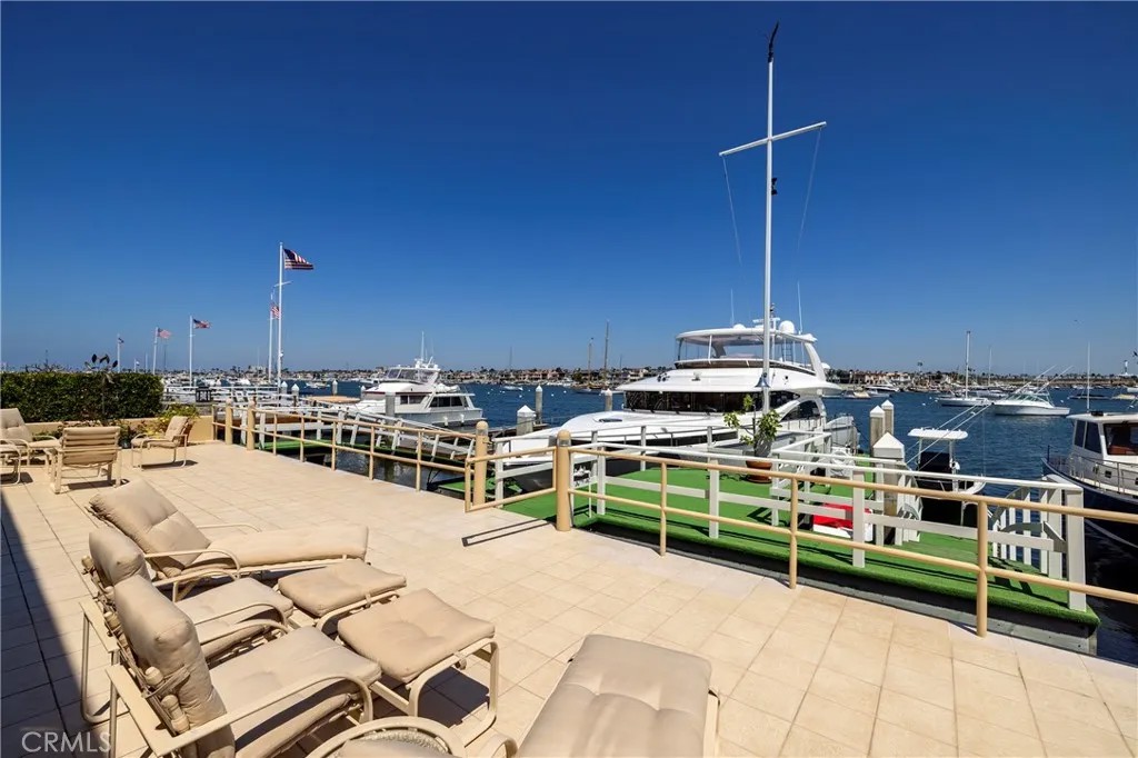 812 W Bay Ave