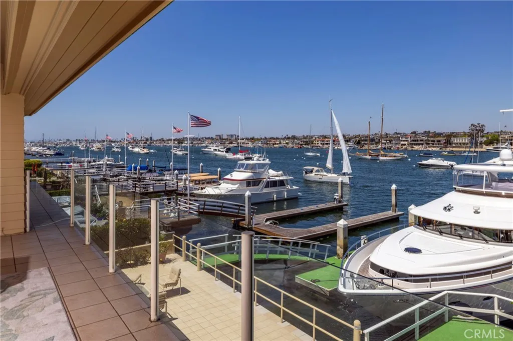 812 W Bay Ave