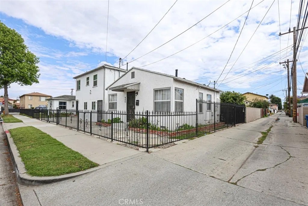 486 E Adair