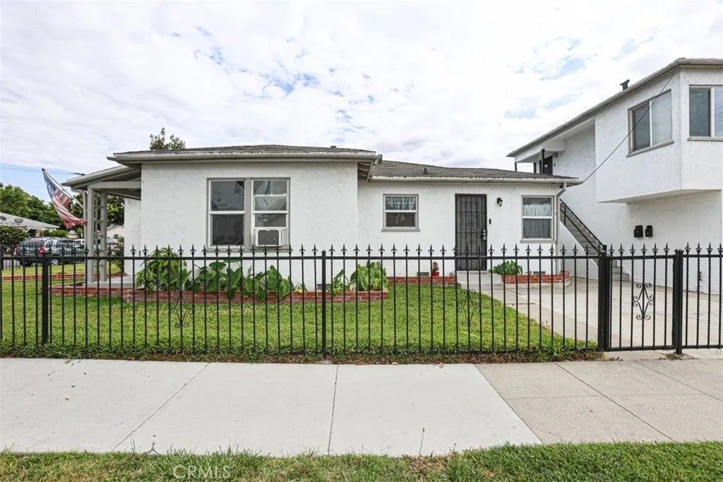 486 E Adair