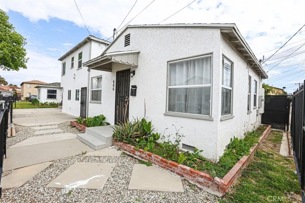 486 E Adair