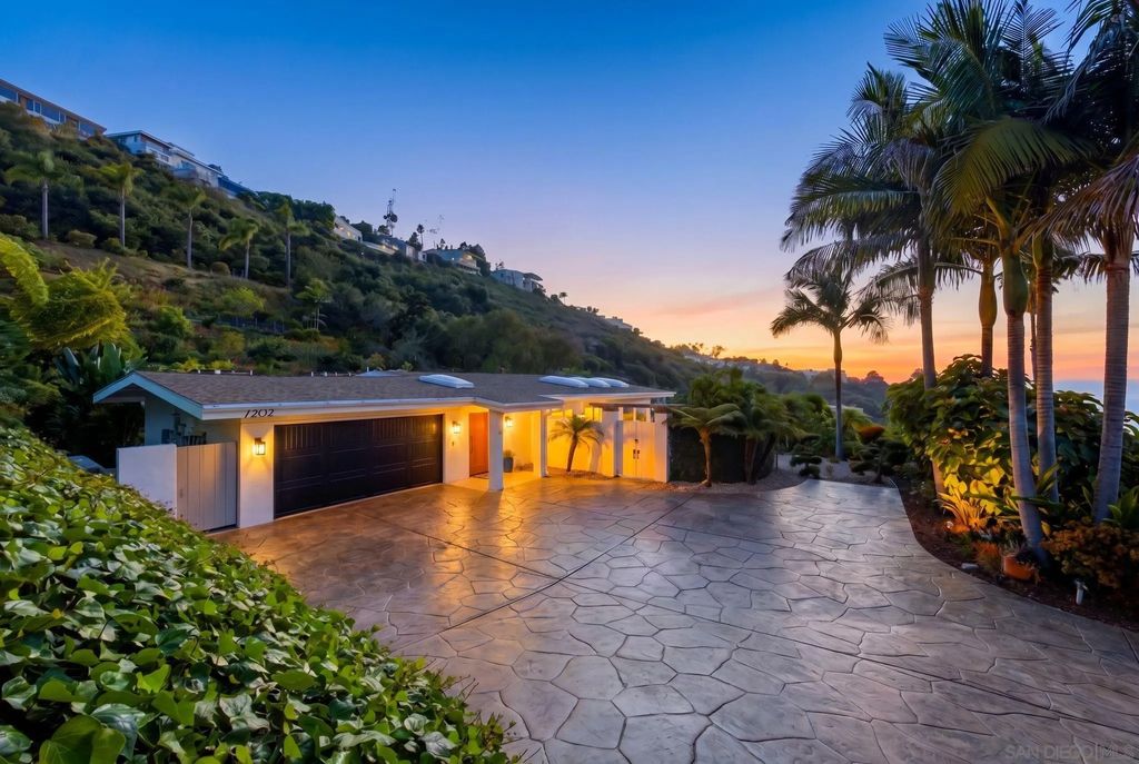 Photo of 7202 Via Capri, La Jolla, CA 92037 (MLS # 260011749)