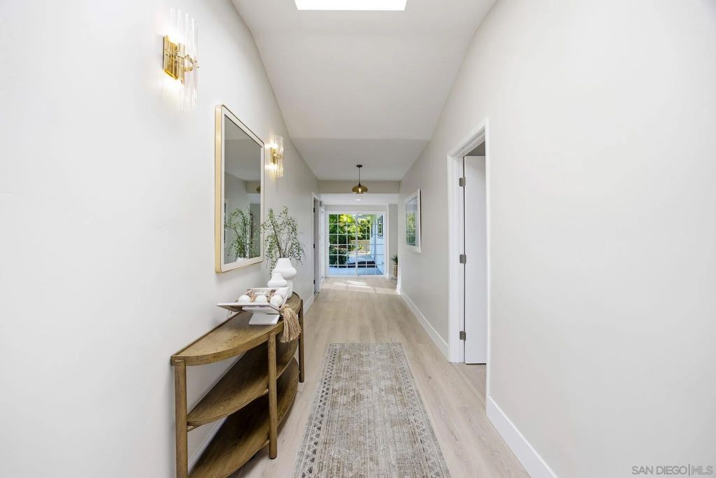 Photo of 7202 Via Capri, La Jolla, CA 92037 (MLS # 260011749)