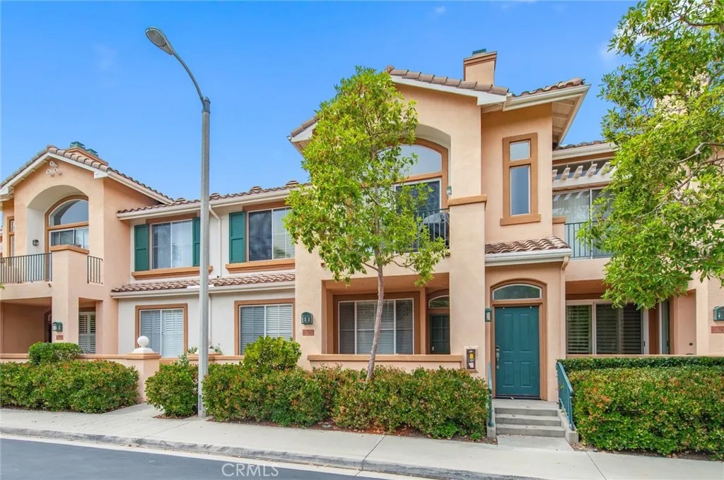 2605 Ladrillo Aisle