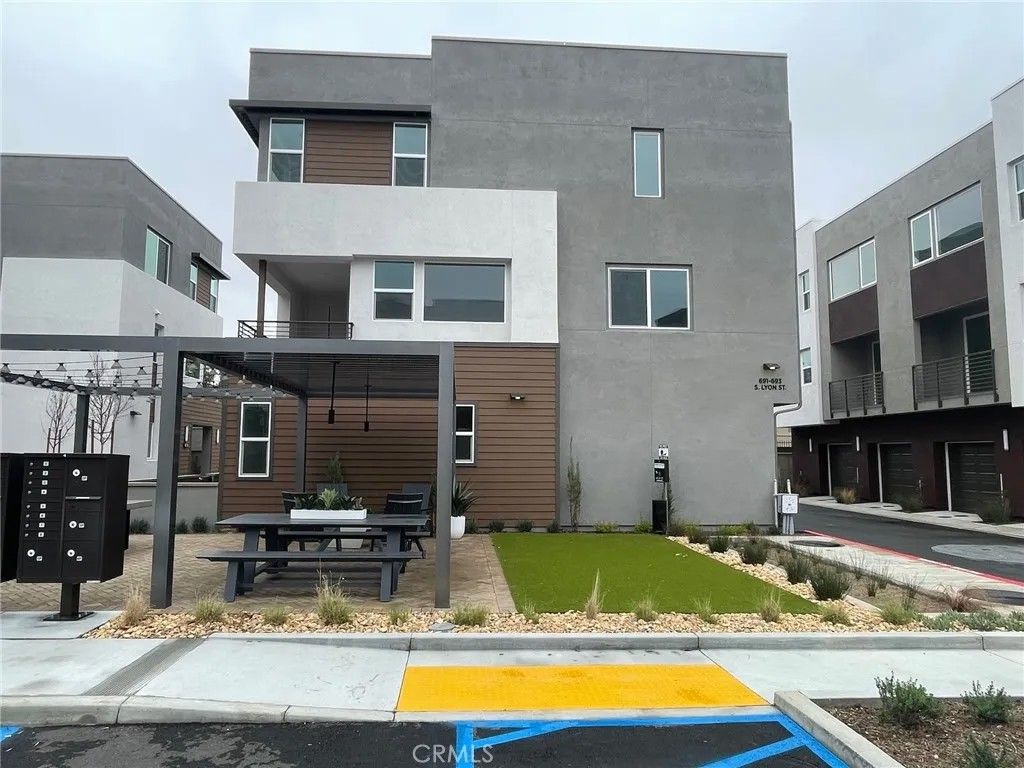 Photo of 691 S lyon Street, Santa Ana, CA 92705 (MLS # CV25281632)