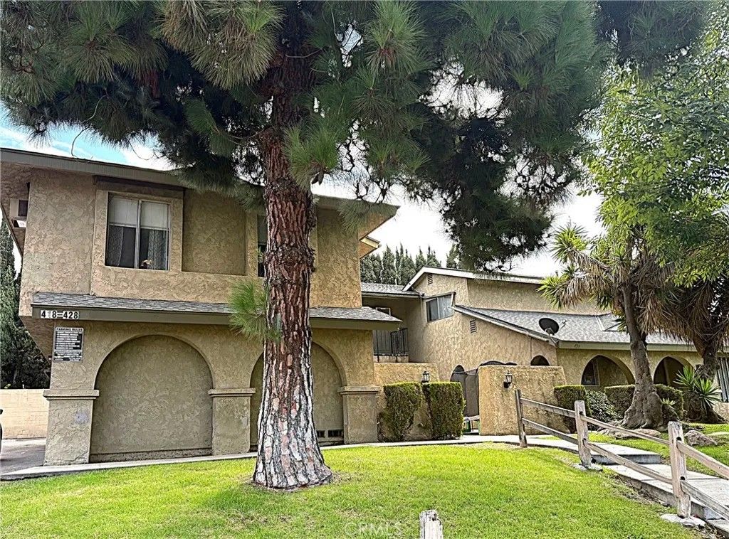 Photo of 420 E Blueridge Avenue, Orange, CA 92865 (MLS # PW26031279)