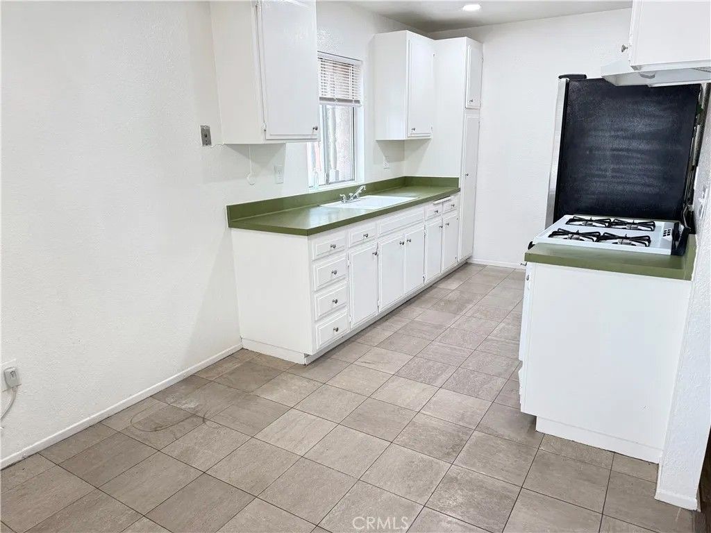 Photo of 420 E Blueridge Avenue, Orange, CA 92865 (MLS # PW26031279)