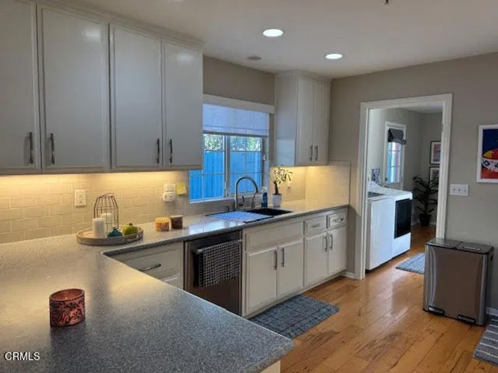 Photo of 10975 Darling Road, Ventura, CA 93004 (MLS # V1-33860)