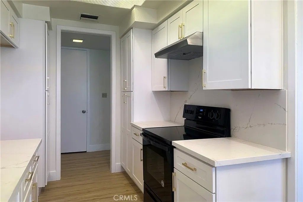 Photo of 14530 Benefit #102, Sherman Oaks, CA 91403 (MLS # OC26026610)