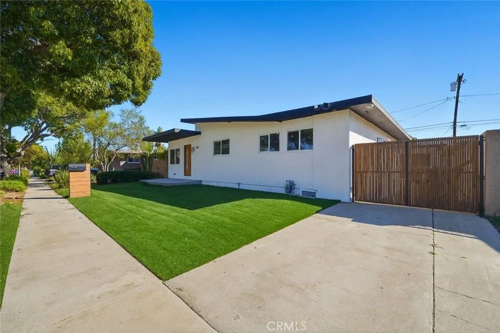 Photo of 5116 E Wardlow Road, Long Beach, CA 90808 (MLS # DW25246331)