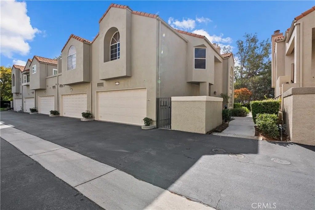 Photo of 22371 Mission Circle, Chatsworth, CA 91311 (MLS # SR25268073)