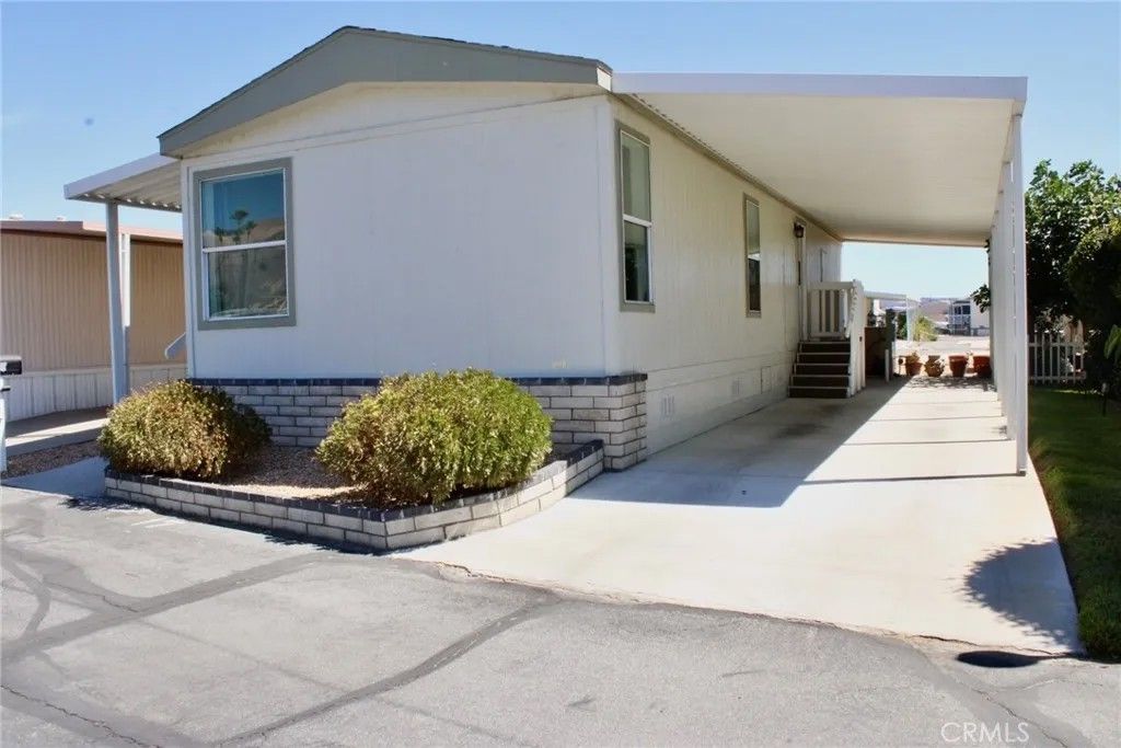 Photo of 999 S Santa Fe Ave #17, San Jacinto, CA 92583 (MLS # IV25186796)