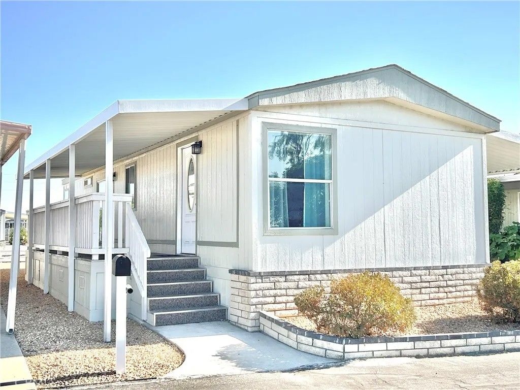 Photo of 999 S Santa Fe Ave #17, San Jacinto, CA 92583 (MLS # IV25186796)