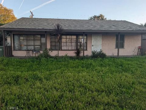 Photo of 2430 W Bennett St, Compton, CA 90220 (MLS # CV26047564)