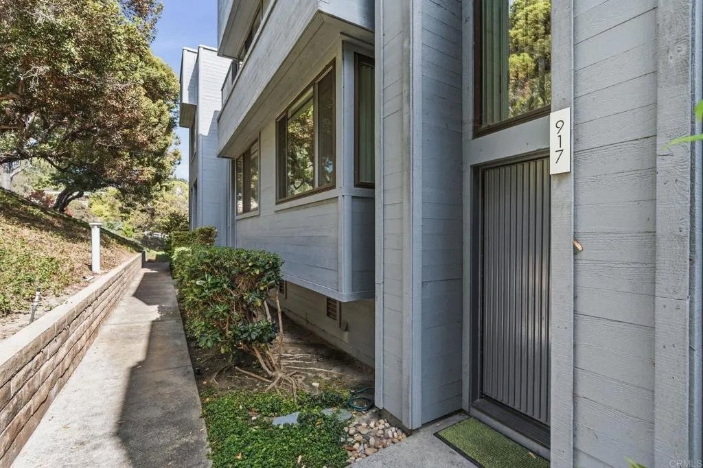 Photo of 917 Intrepid Ct, Del Mar, CA 92014 (MLS # NDP2605609)