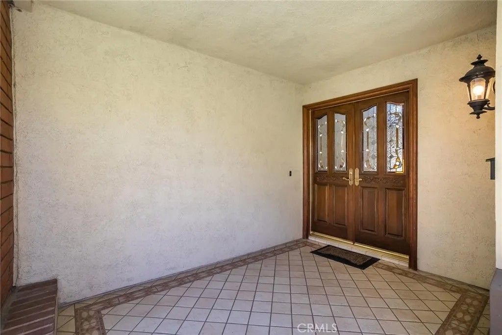 Photo of 19539 Mesa Of The Oaks, Newhall, CA 91321 (MLS # SR25263144)