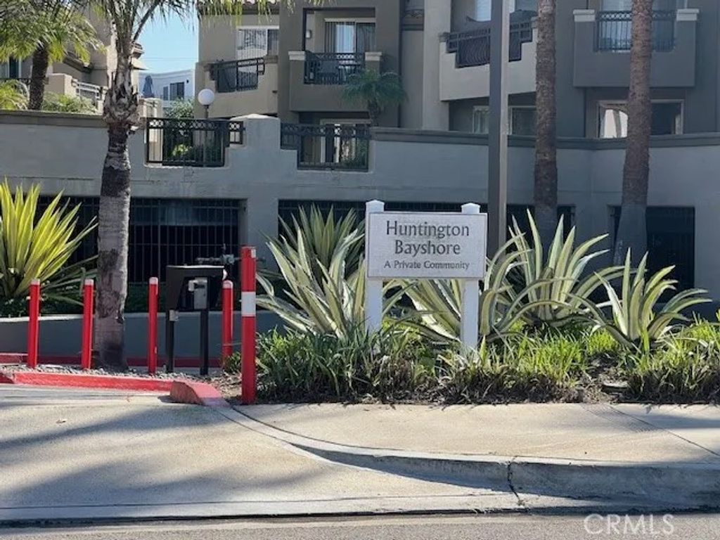 Photo of 320 Lake St, Huntington Beach, CA 92648 (MLS # PW26023445)