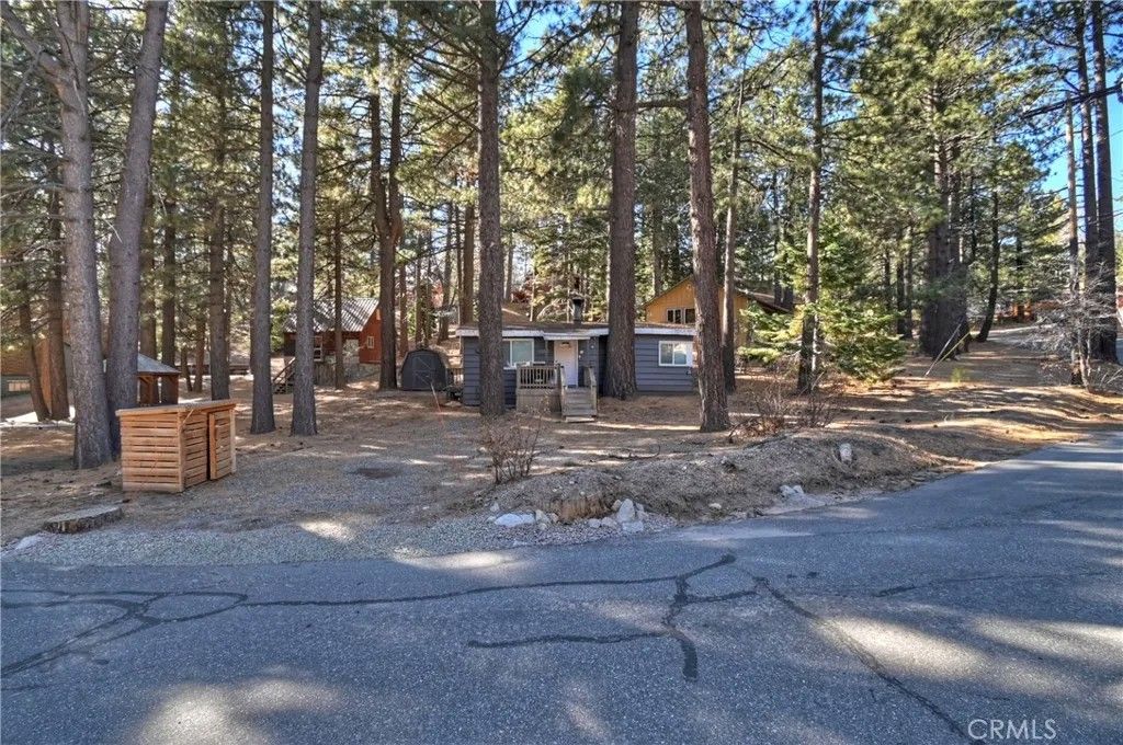 Photo of 33353 Yukon Drive, Green Valley Lake, CA 92341 (MLS # IG26021479)