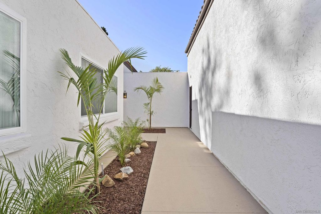 Photo of 16407 Caminito Vecinos #155, San Diego, CA 92128 (MLS # 250044903)