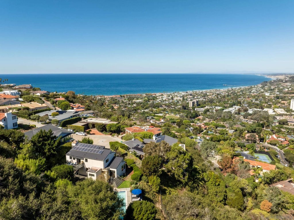 Photo of 2551 Via Viesta, La Jolla, CA 92037 (MLS # 260025166)