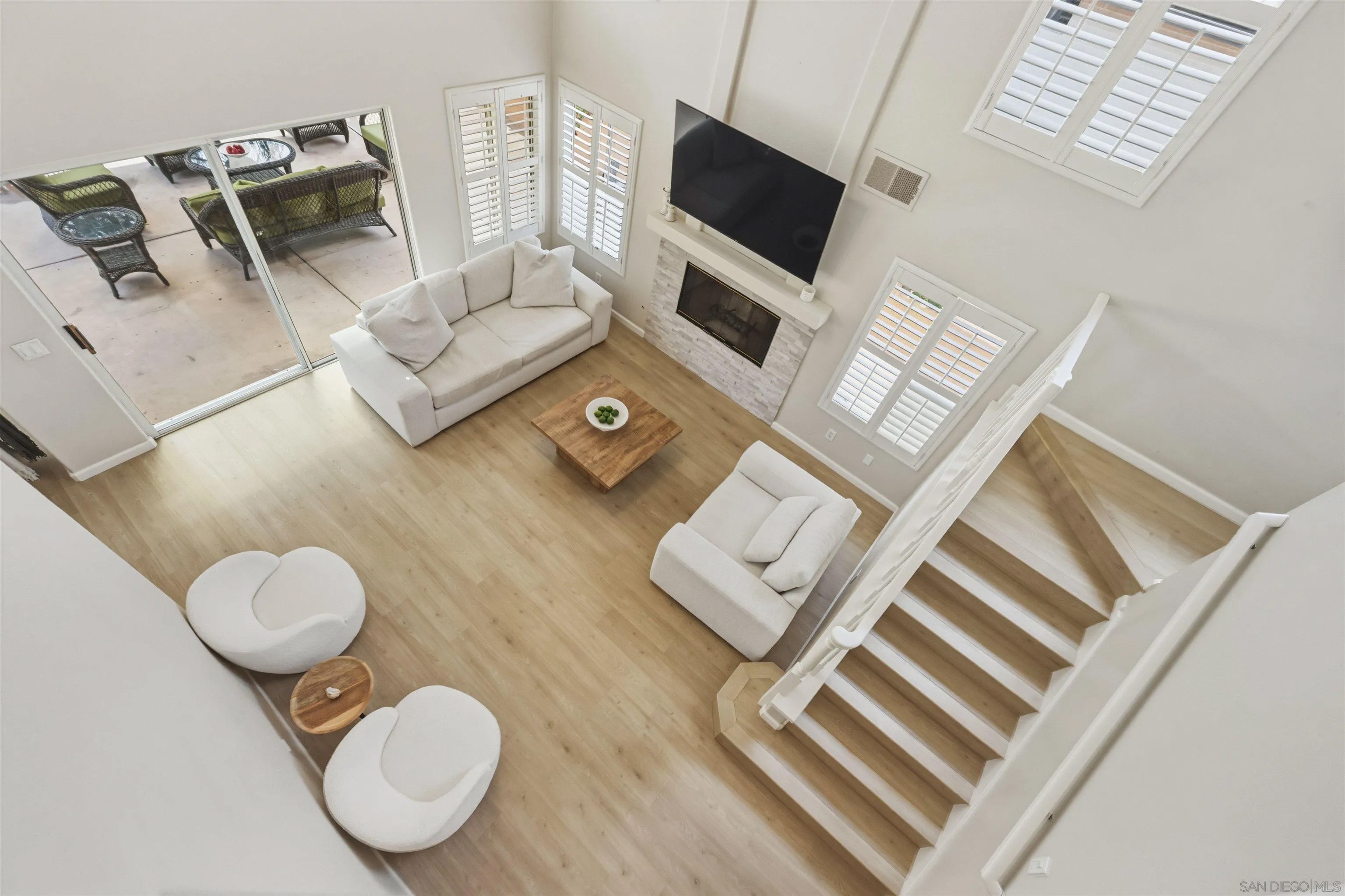 1664 Avenida Guillermo