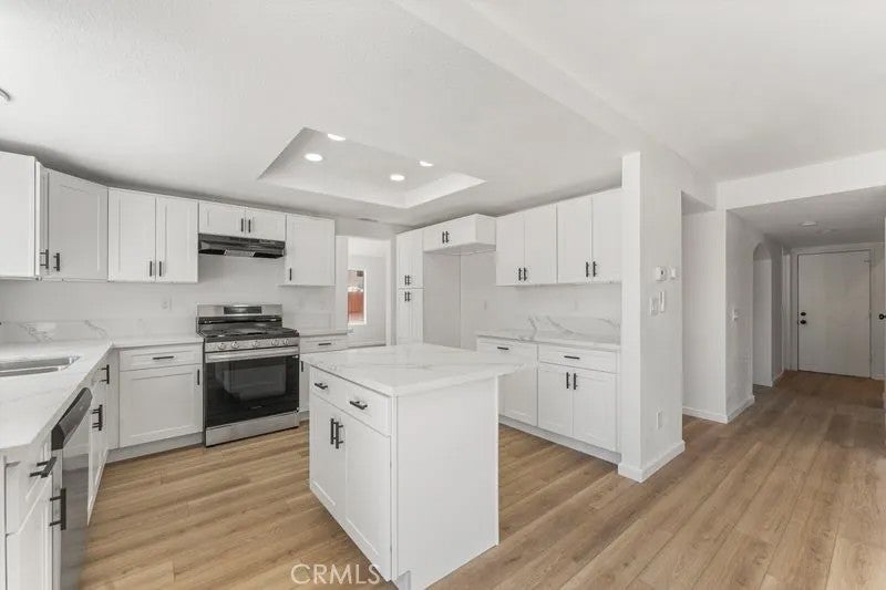 1840 E Newgrove