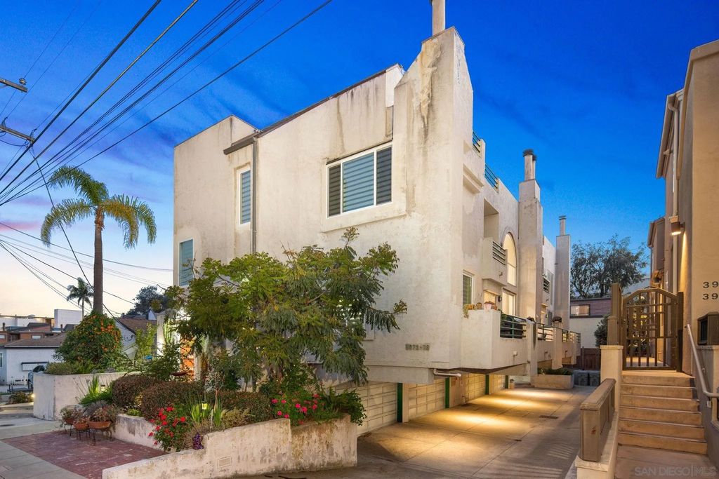 Photo of 3974 Riviera Dr, San Diego, CA 92109 (MLS # 260010344)