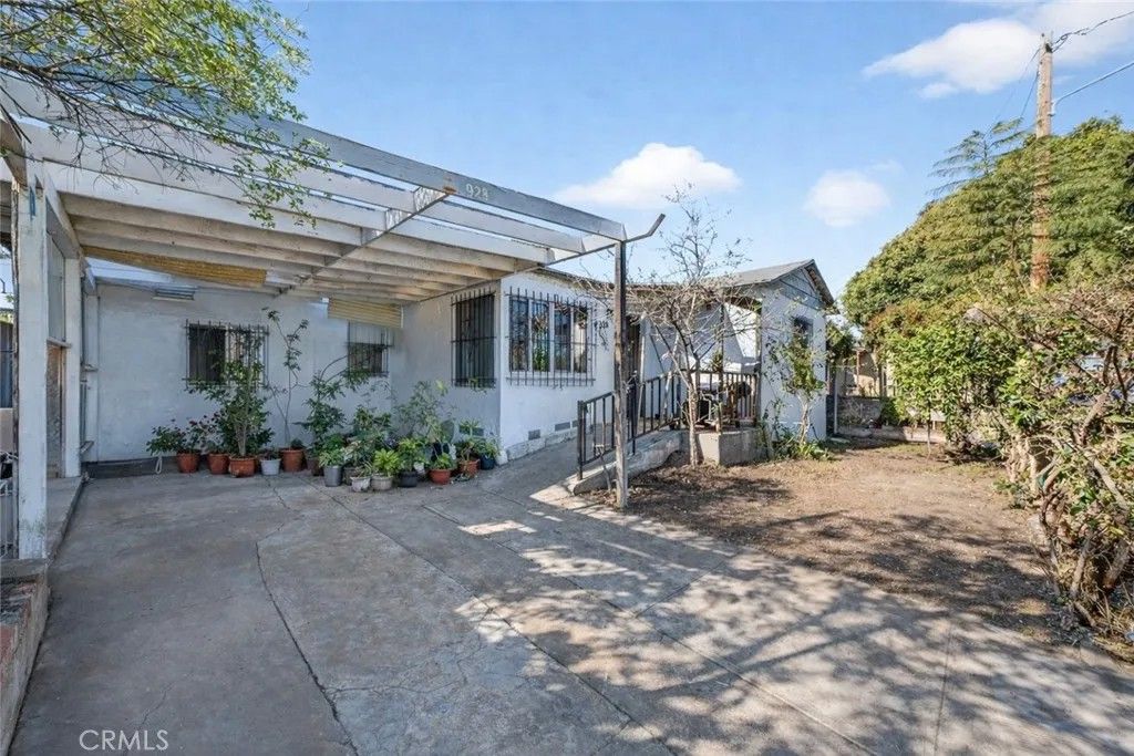 Photo of 928 S 40th St, San Diego, CA 92113 (MLS # WS26019397)