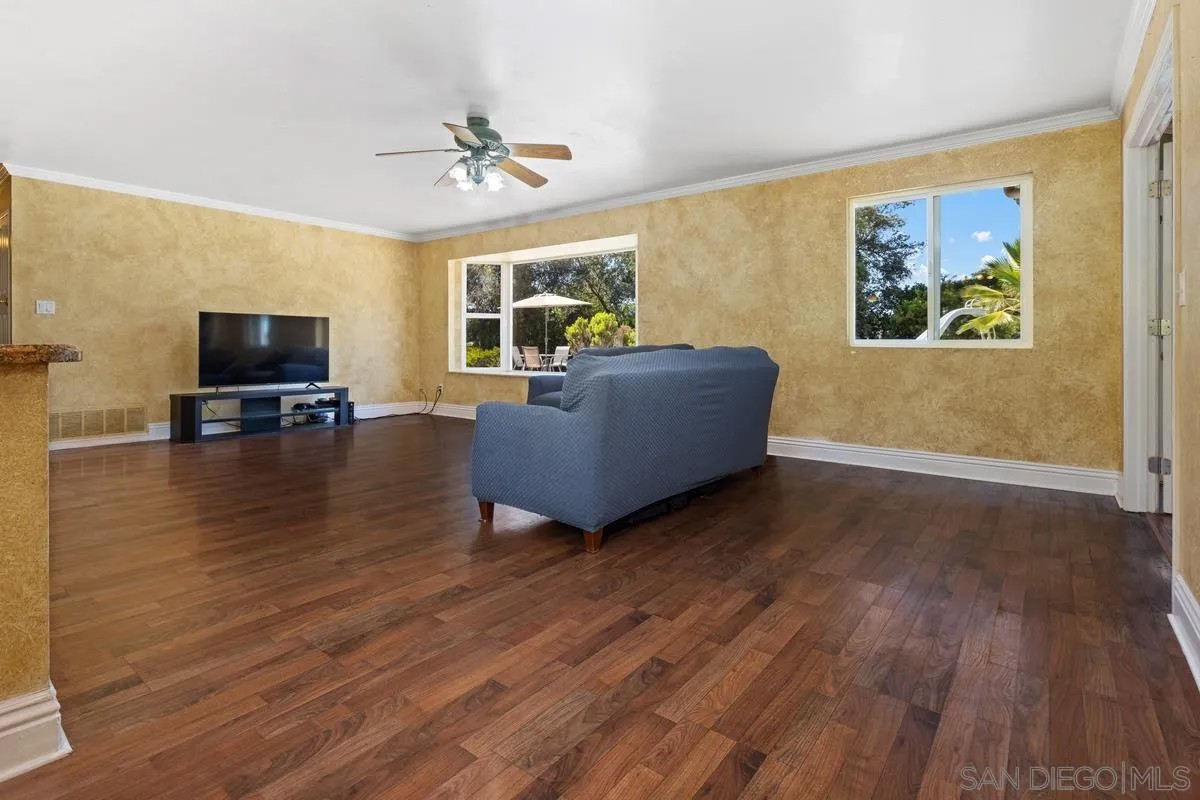 1140 Cloverleaf Dr