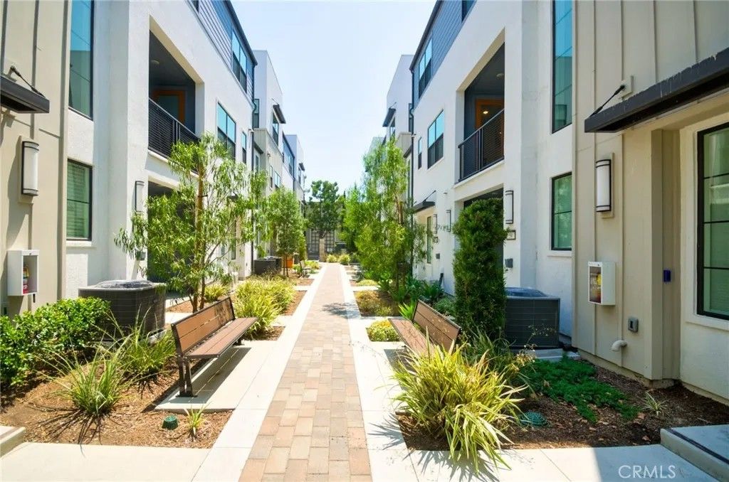 Photo of 944 N Divino Privado, Ontario, CA 91764 (MLS # TR25278046)