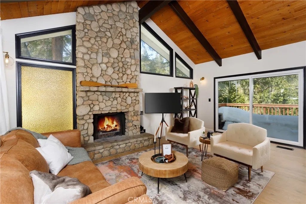825 Lake View Lane