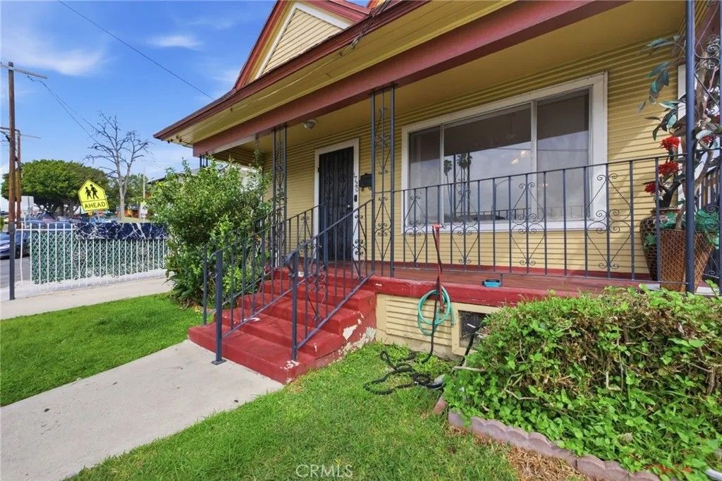 Photo of 1720 Orchard Ave, Los Angeles, CA 90006 (MLS # DW26039434)