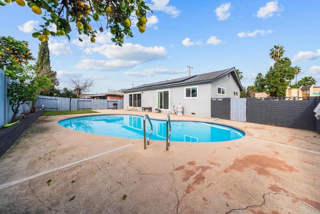 1319 E Lexington Avenue