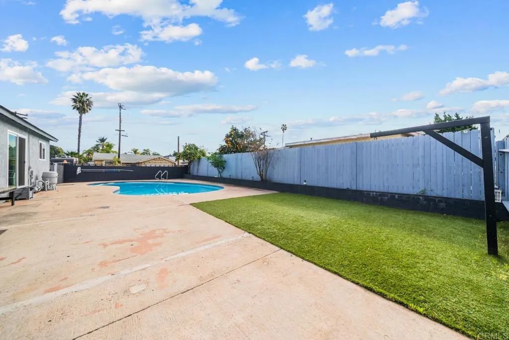 1319 E Lexington Avenue