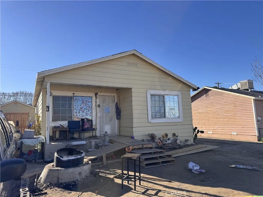 550 W Fredricks Street