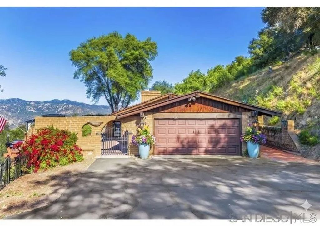 Photo of 2305 Royal Oak Dr, Escondido, CA 92027 (MLS # 260009838)