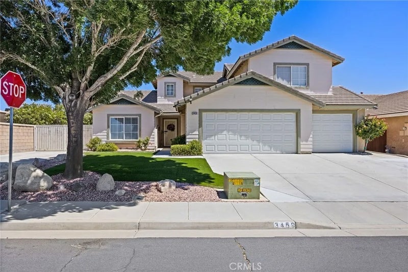 3459 Desert Cloud Avenue