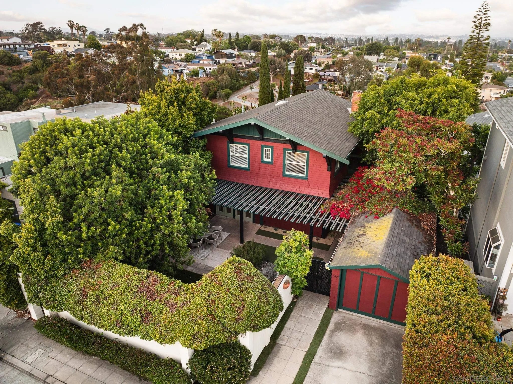1421 Edgemont