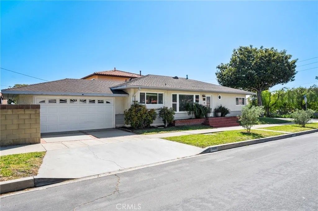 Photo of 1924 S Averill Avenue, San Pedro, CA 90732 (MLS # PV26011020)